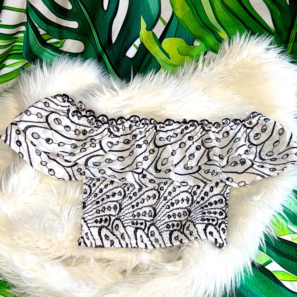 AKIRA Black and White Off-Shoulder Blouse